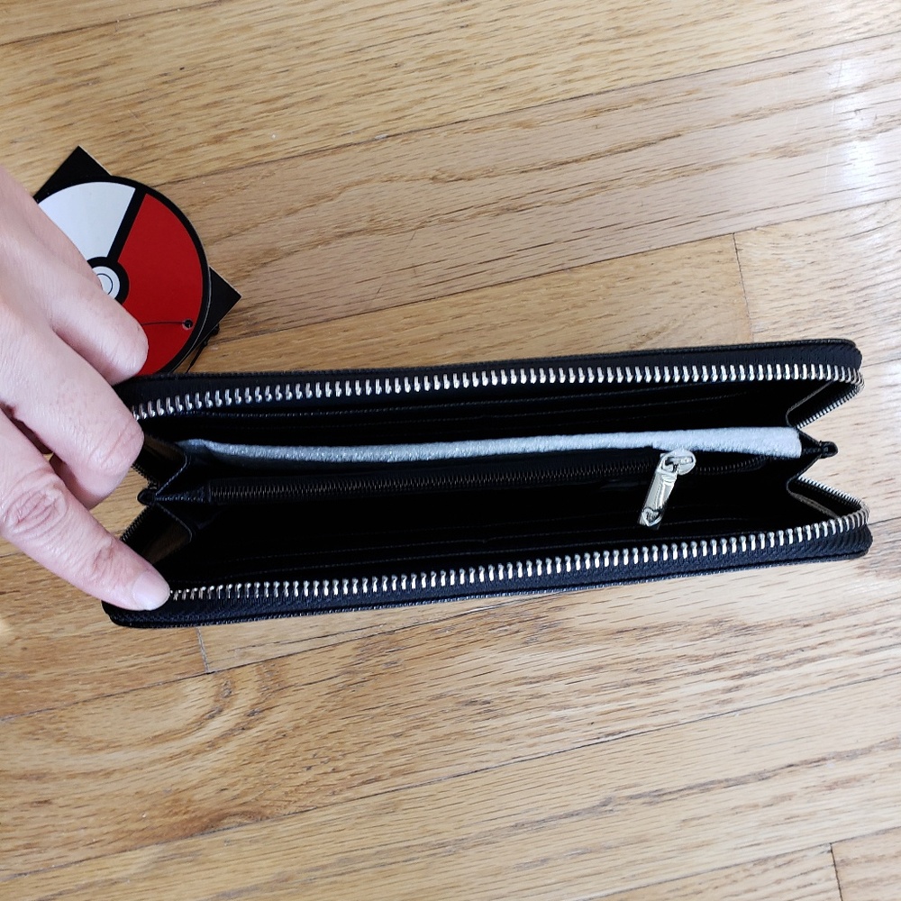 🎉HOST PICK🎉Loungefly Pokémon Pokeball Wallet - Picture 2 of 6